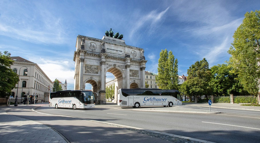 Bussen der Firma Geldhauser Linien- und Reiseverkehr GmbH
