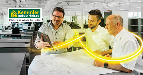 Vorarbeiter allein im leeren Lager der Firma Kemmler Industriebau GmbH - Dächer und Wände für Hallen