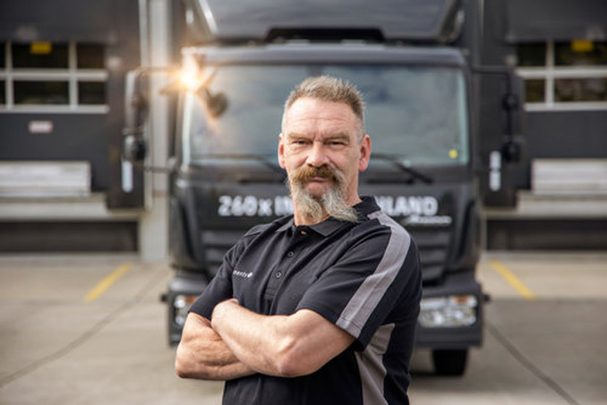 LKW Fahrer der Firma Collin Dienstleistungs-GmbH