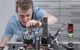 Produktionsmitarbeiter der Firma GRUNWALD GMBH