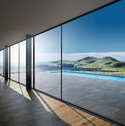 Glashaus, See und Berg