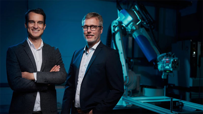 Mitarbeiter der Firma SLCR Lasertechnik