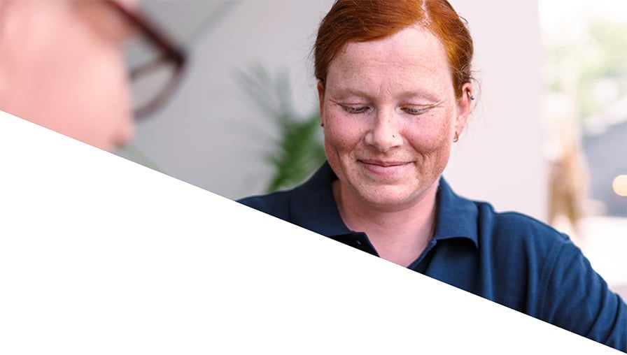 Mitarbeiterin der Firma Johanniter