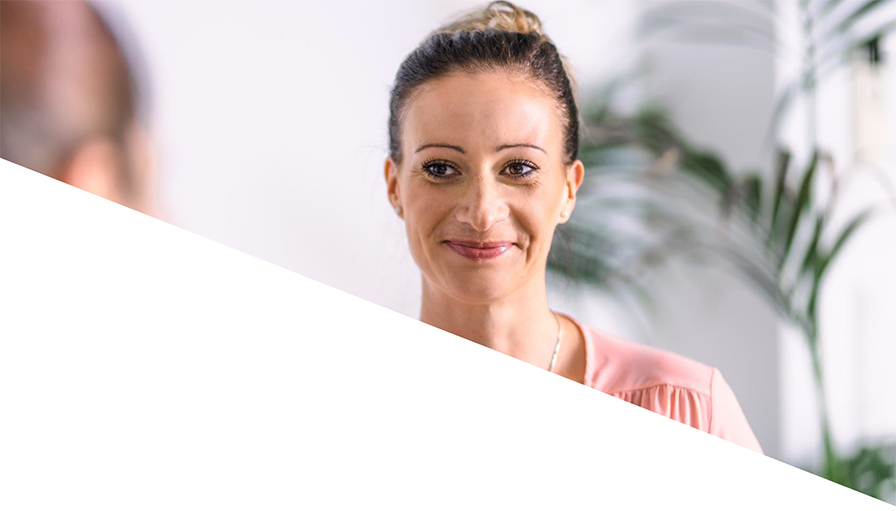 Mitarbeiterin der Firma Johanniter